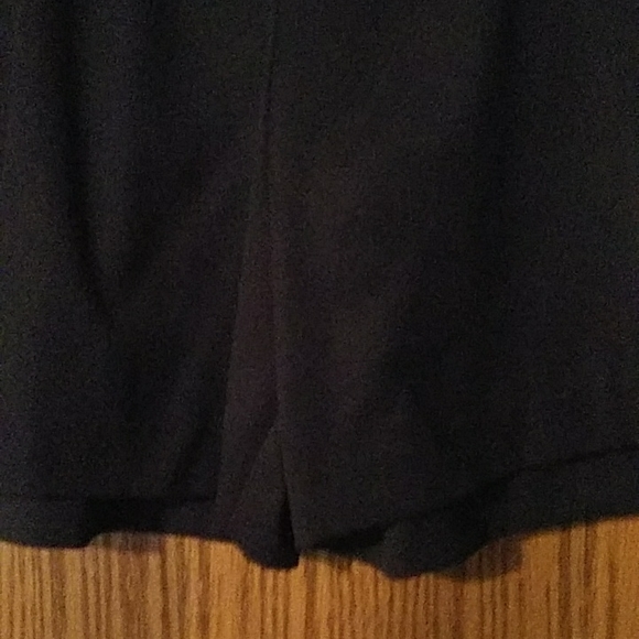 Women's Bette Court Signature Collection Shorts - Picture 3 of 10